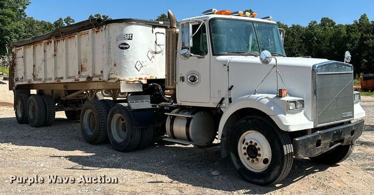 image for item MB9731 1992 White GMC WCM  semi truck