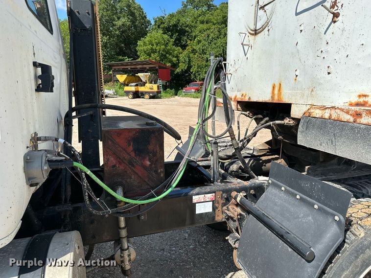 image for item MB9731 1992 White GMC WCM  semi truck