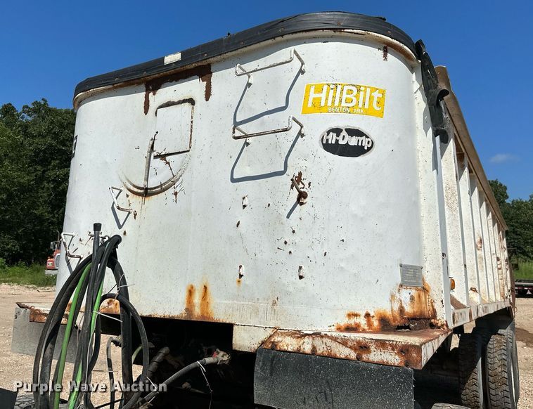 image for item MB9731 1992 White GMC WCM  semi truck