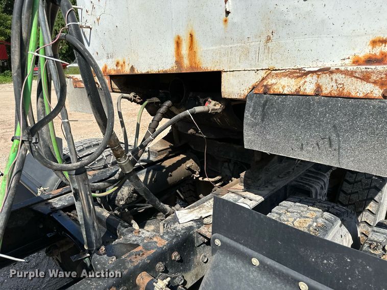 image for item MB9731 1992 White GMC WCM  semi truck