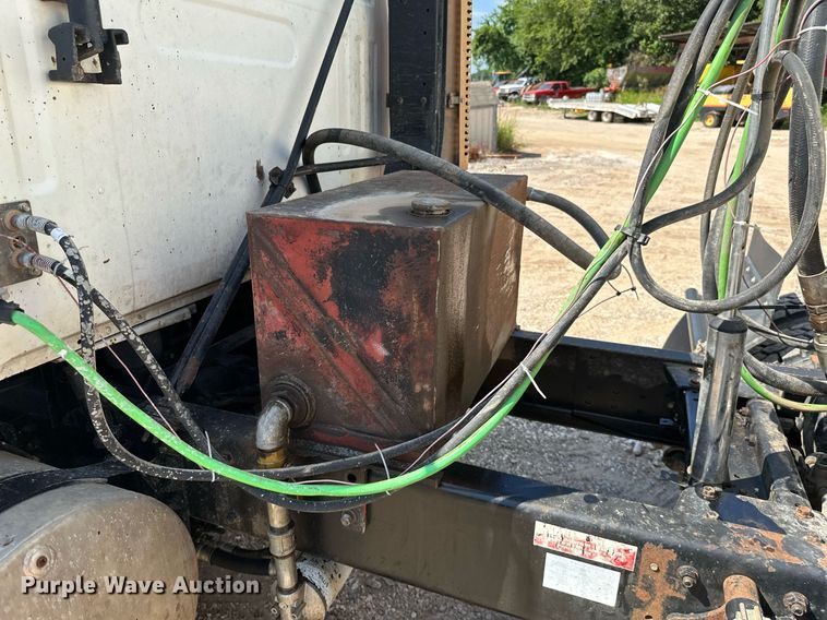 image for item MB9731 1992 White GMC WCM  semi truck