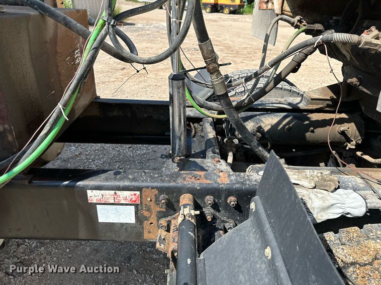 image for item MB9731 1992 White GMC WCM  semi truck