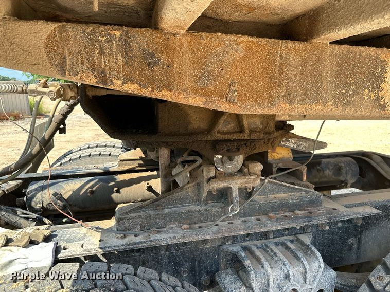 image for item MB9731 1992 White GMC WCM  semi truck