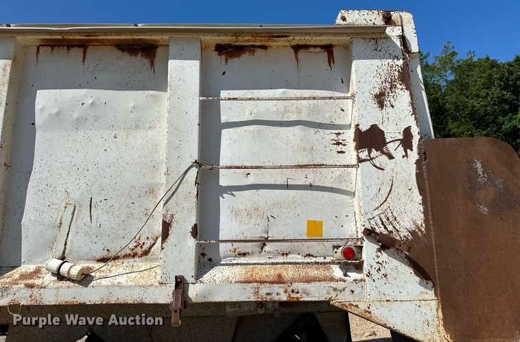 image for item MB9731 1992 White GMC WCM  semi truck