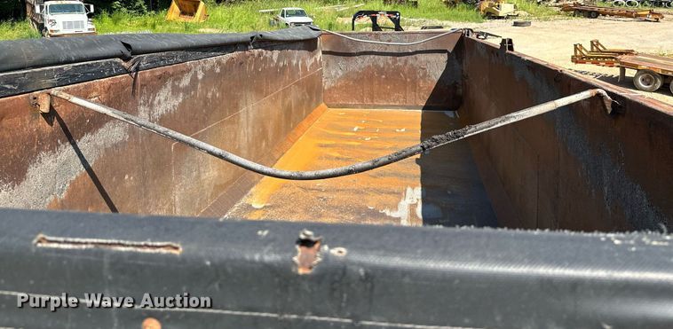 image for item MB9731 1992 White GMC WCM  semi truck