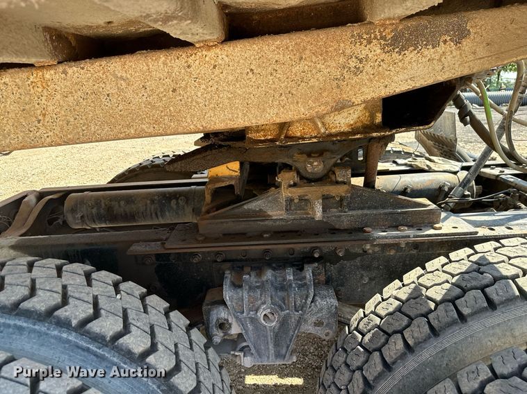 image for item MB9731 1992 White GMC WCM  semi truck