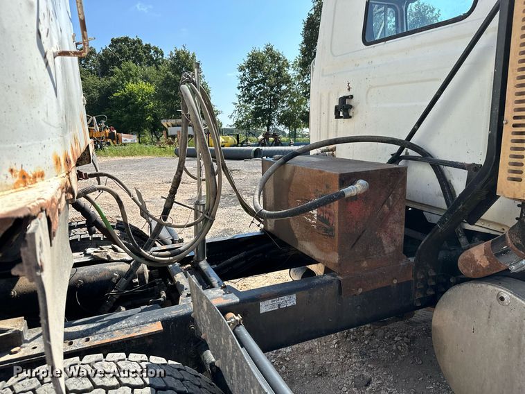 image for item MB9731 1992 White GMC WCM  semi truck