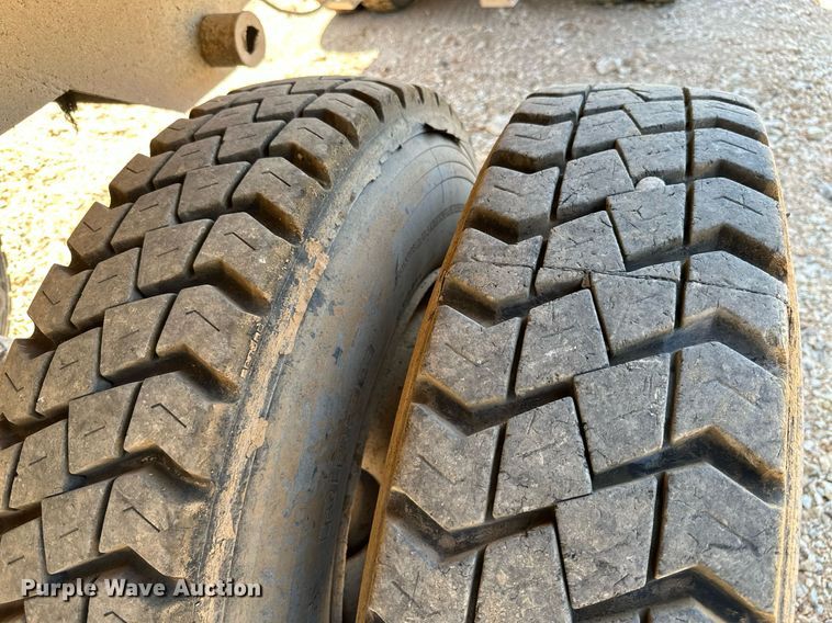 image for item MB9731 1992 White GMC WCM  semi truck