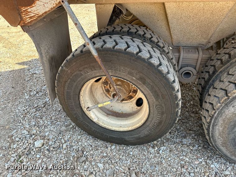 image for item MB9731 1992 White GMC WCM  semi truck