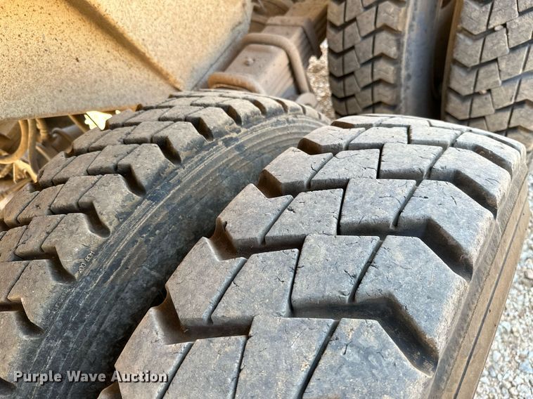 image for item MB9731 1992 White GMC WCM  semi truck