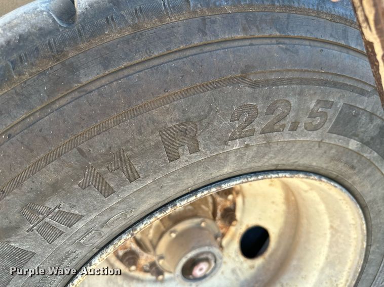 image for item MB9731 1992 White GMC WCM  semi truck