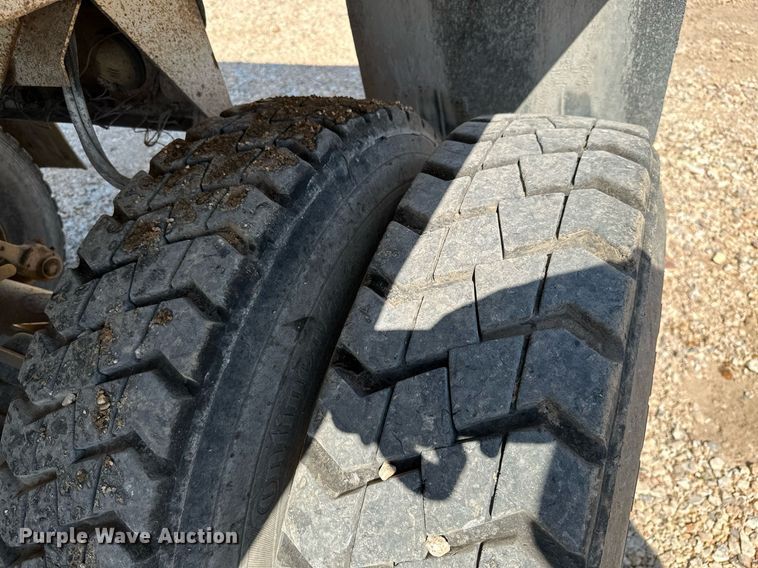 image for item MB9731 1992 White GMC WCM  semi truck