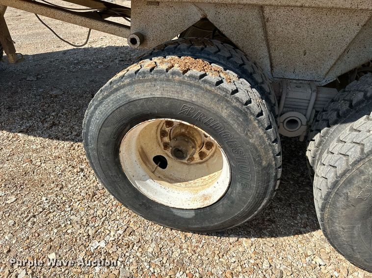 image for item MB9731 1992 White GMC WCM  semi truck