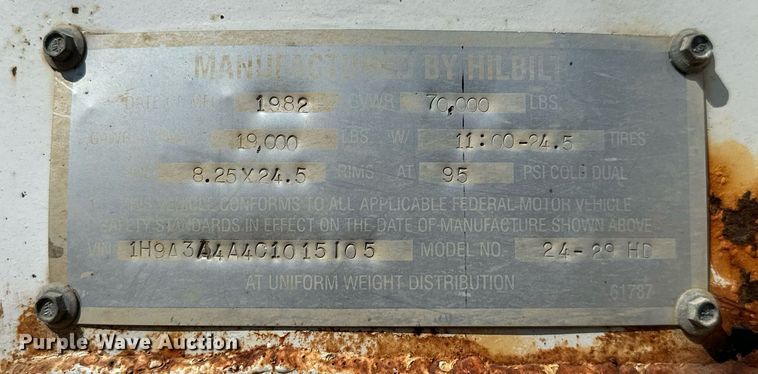 image for item MB9731 1992 White GMC WCM  semi truck