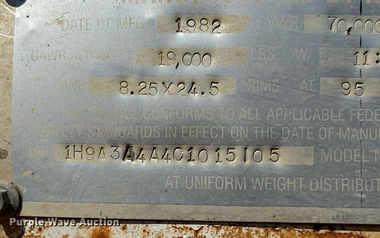 image for item MB9731 1992 White GMC WCM  semi truck