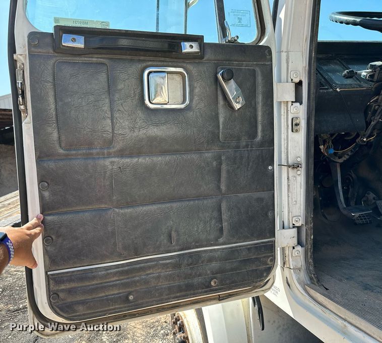 image for item MB9731 1992 White GMC WCM  semi truck