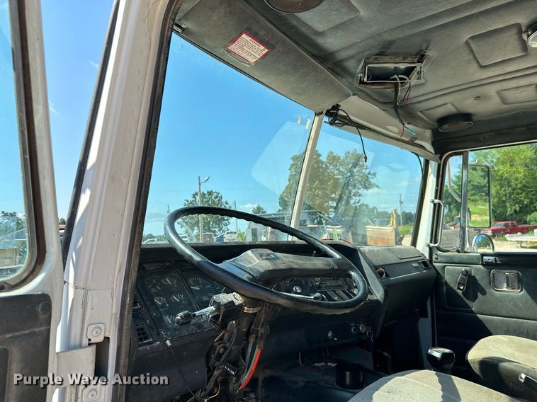 image for item MB9731 1992 White GMC WCM  semi truck