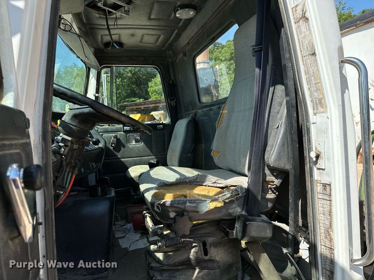 image for item MB9731 1992 White GMC WCM  semi truck