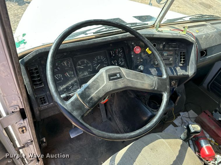 image for item MB9731 1992 White GMC WCM  semi truck