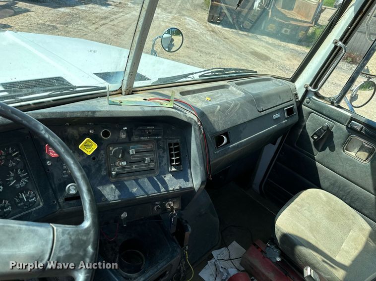 image for item MB9731 1992 White GMC WCM  semi truck