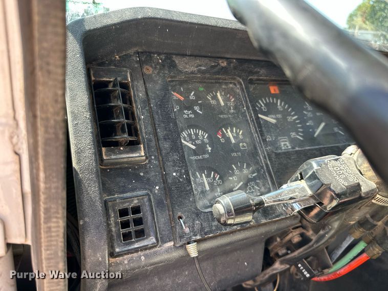 image for item MB9731 1992 White GMC WCM  semi truck