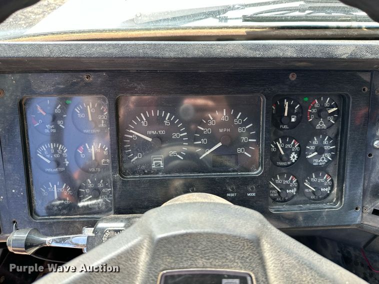 image for item MB9731 1992 White GMC WCM  semi truck