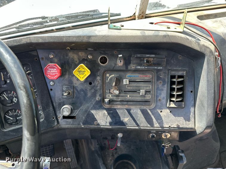 image for item MB9731 1992 White GMC WCM  semi truck