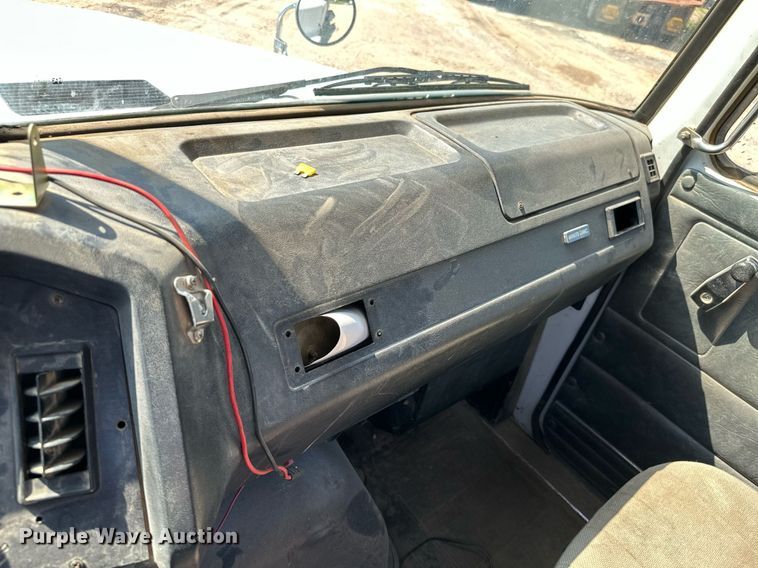 image for item MB9731 1992 White GMC WCM  semi truck