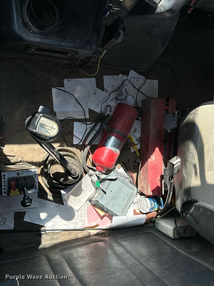 image for item MB9731 1992 White GMC WCM  semi truck