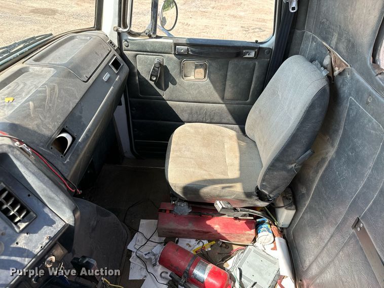 image for item MB9731 1992 White GMC WCM  semi truck