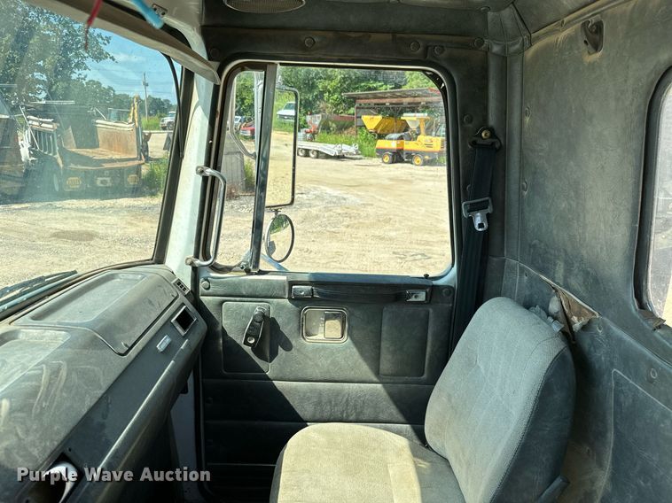 image for item MB9731 1992 White GMC WCM  semi truck