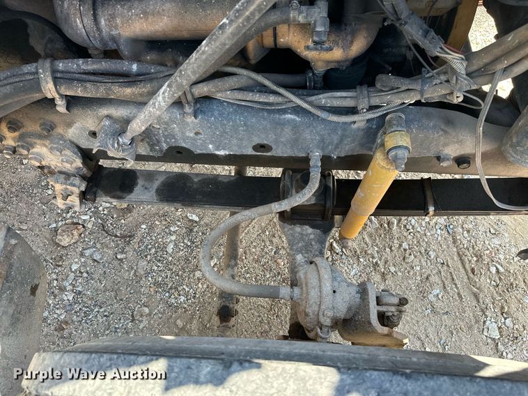 image for item MB9731 1992 White GMC WCM  semi truck