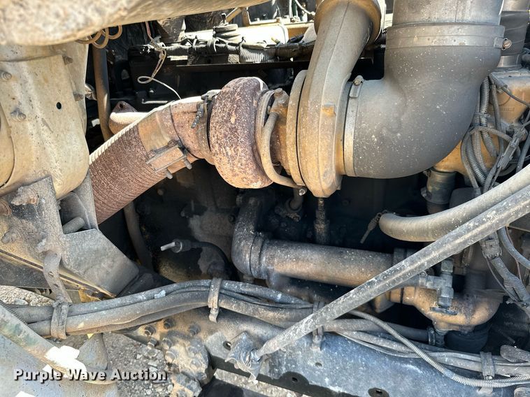 image for item MB9731 1992 White GMC WCM  semi truck