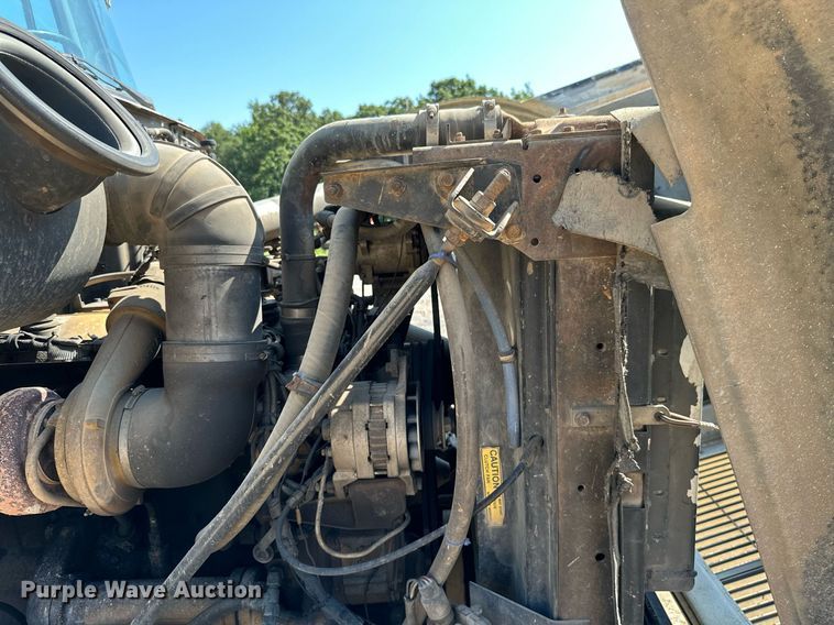 image for item MB9731 1992 White GMC WCM  semi truck