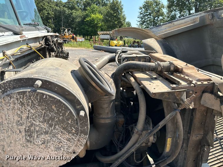 image for item MB9731 1992 White GMC WCM  semi truck