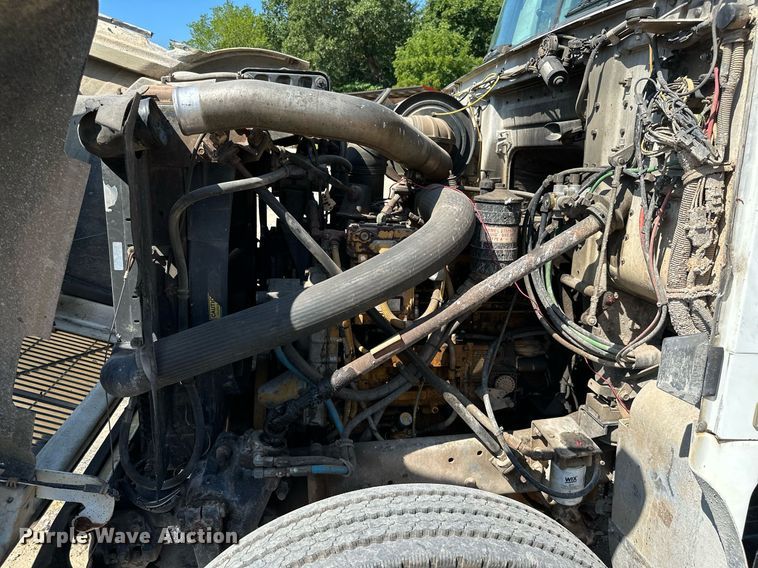 image for item MB9731 1992 White GMC WCM  semi truck