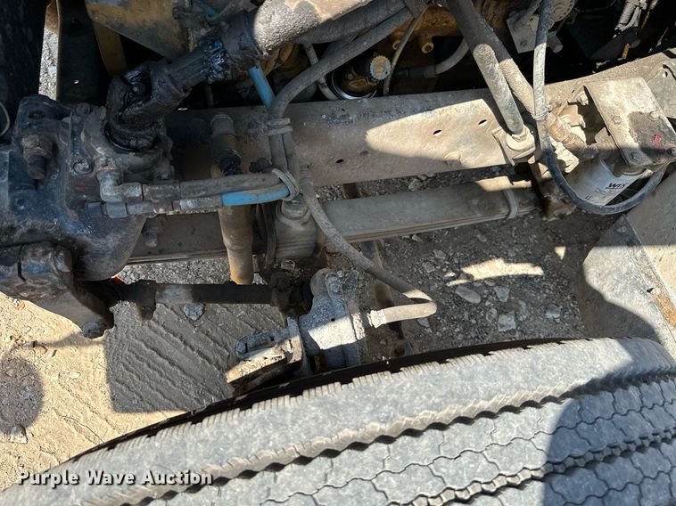 image for item MB9731 1992 White GMC WCM  semi truck