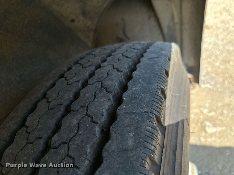 image for item MB9731 1992 White GMC WCM  semi truck