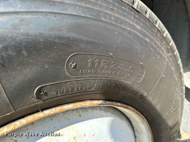 image for item MB9731 1992 White GMC WCM  semi truck