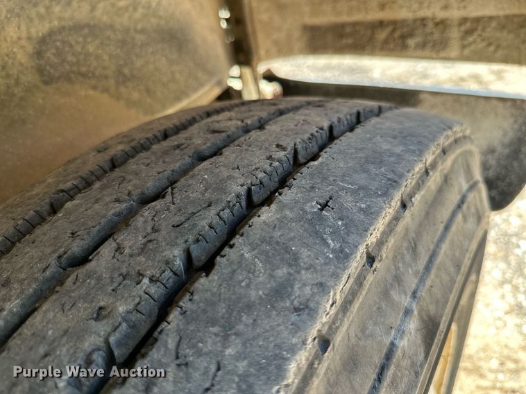 image for item MB9731 1992 White GMC WCM  semi truck