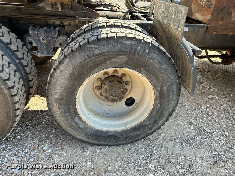 image for item MB9731 1992 White GMC WCM  semi truck