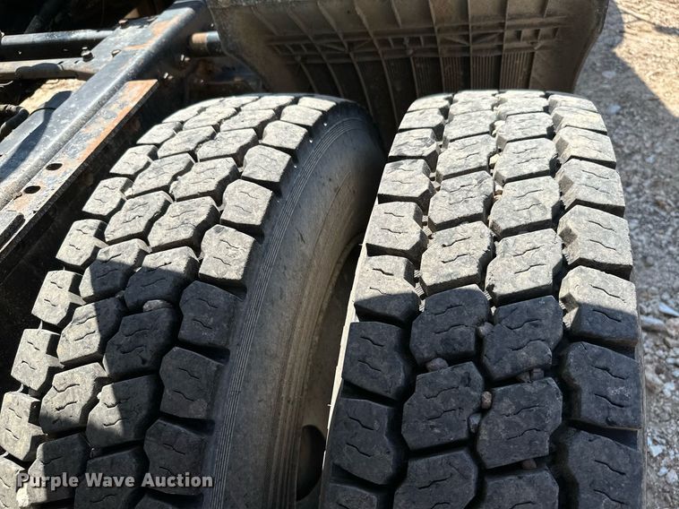 image for item MB9731 1992 White GMC WCM  semi truck