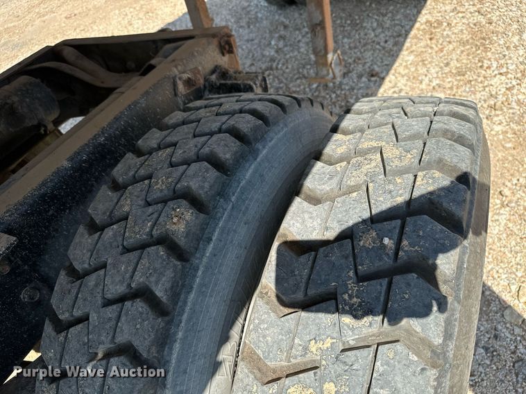 image for item MB9731 1992 White GMC WCM  semi truck