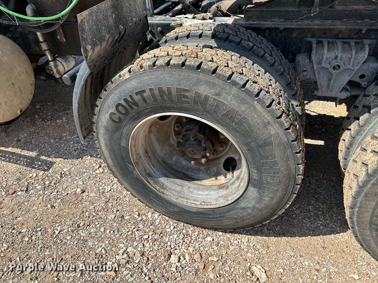 image for item MB9731 1992 White GMC WCM  semi truck