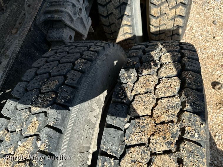 image for item MB9731 1992 White GMC WCM  semi truck