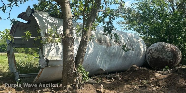 image for item MB9767 (3) bulk storage tanks