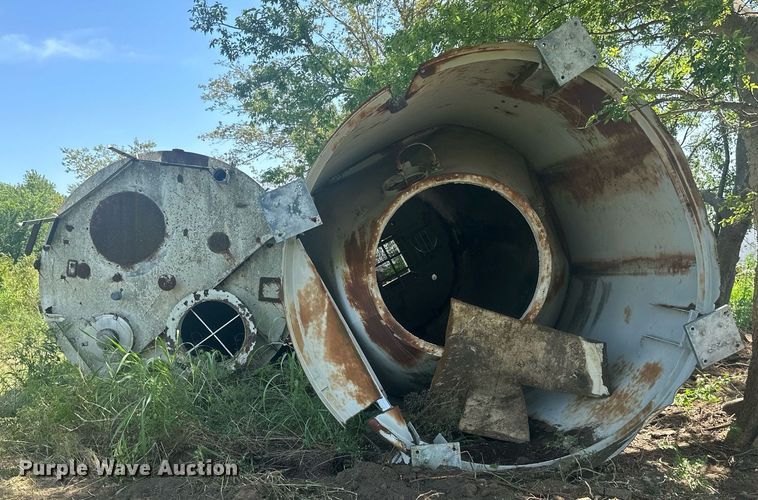 image for item MB9767 (3) bulk storage tanks