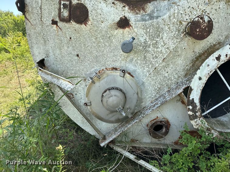 image for item MB9767 (3) bulk storage tanks