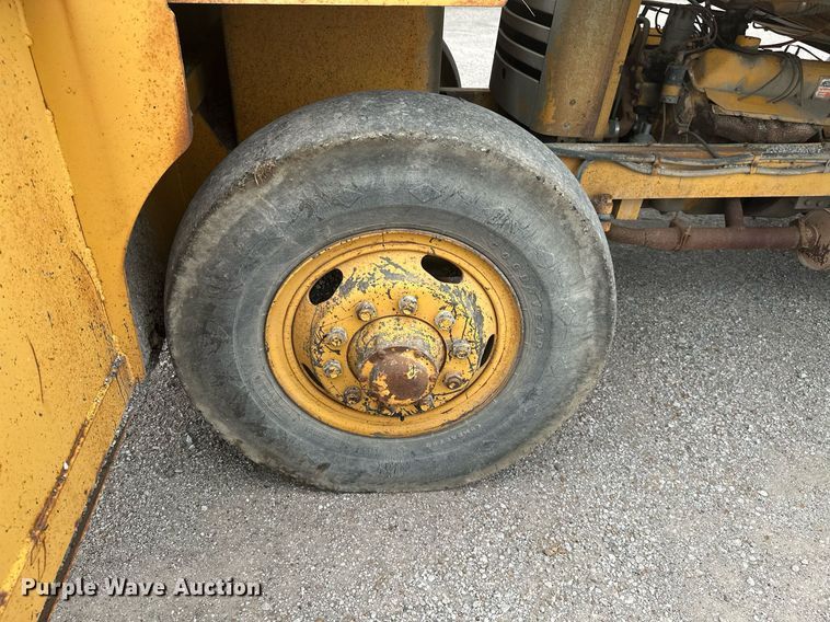 image for item MB9772 Koehring K  chip spreader