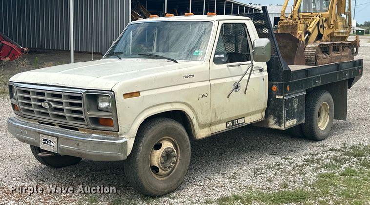image for item MB9773 1985 Ford F350  flatbed truck